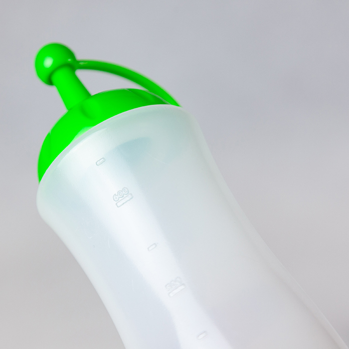 Plastic ingredient bottle with capacity