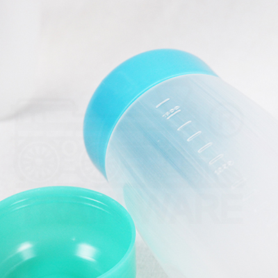 ขายส่งกระบอกน้ำพลาสติกมีปริมาตรข้างขวด สีใส ใช้ใส่ในตู้เย็น มีมอก. ราคาโรงงาน